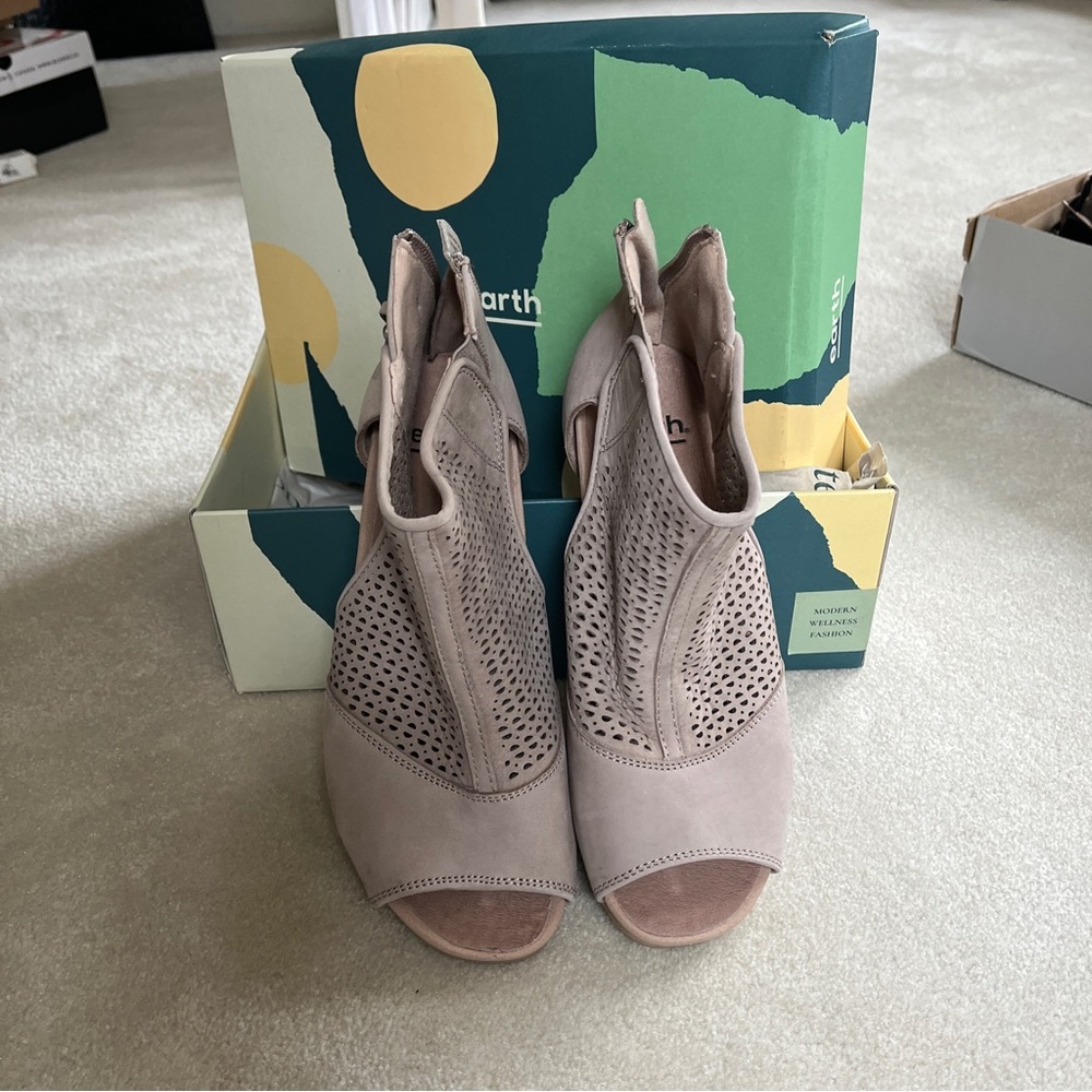 Wedge Sandals - Picture 2 of 3